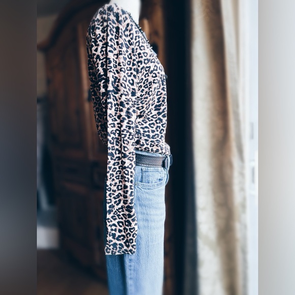 Top / Cuddl Duds / Leopard Print - Picture 12 of 13